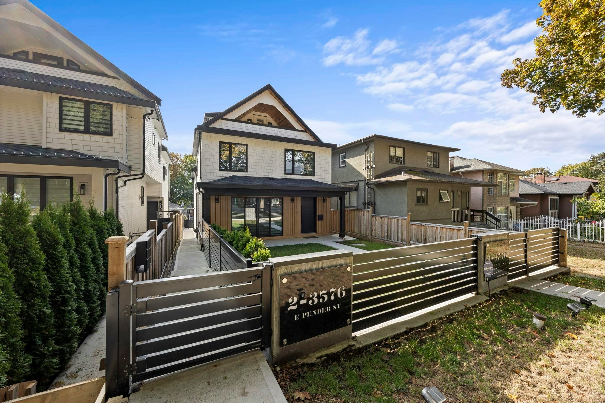 2-3576 E Pender Street, Vancouver, BC, V5K 2E3 1
