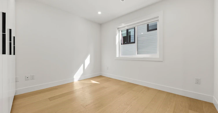 2-3576 E Pender Street, Vancouver, BC, V5K 2E3 - 8