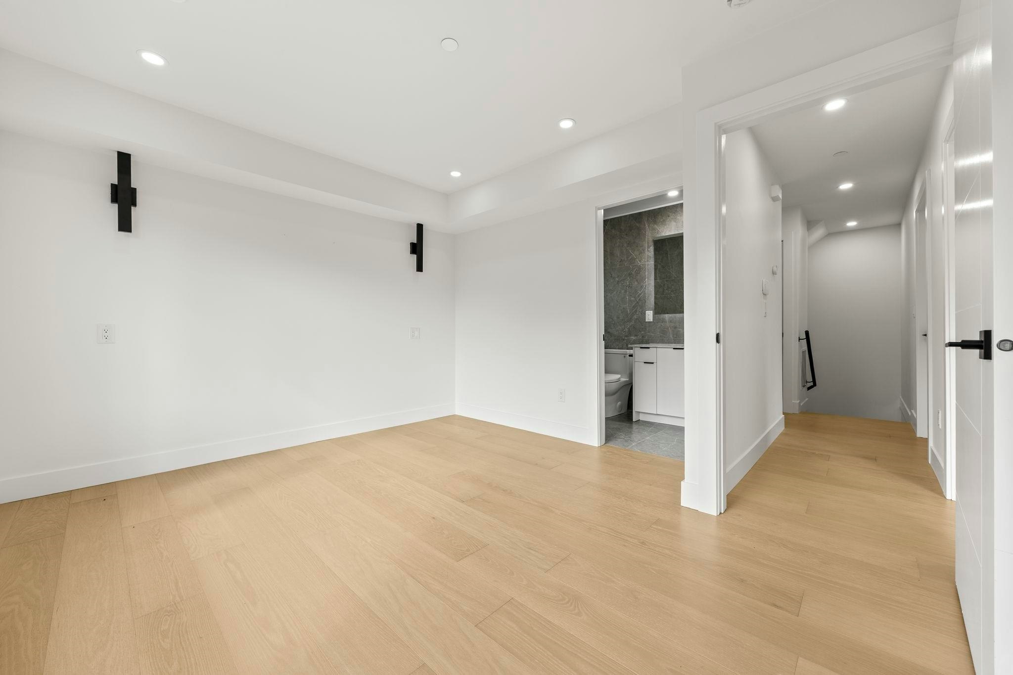 2-3576 E Pender Street, Vancouver, BC, V5K 2E3 - 14