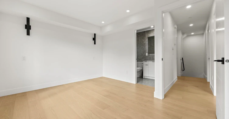 2-3576 E Pender Street, Vancouver, BC, V5K 2E3 - 14