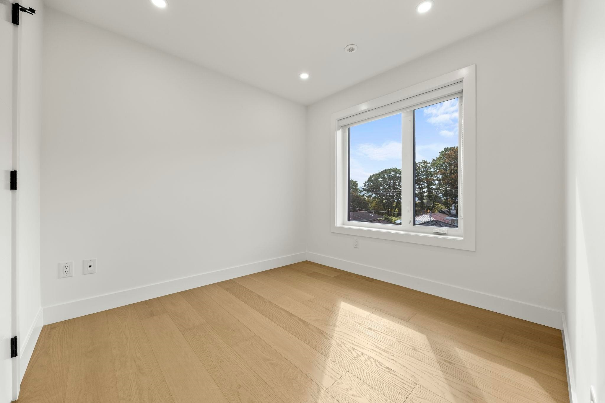 2-3576 E Pender Street, Vancouver, BC, V5K 2E3 - 12