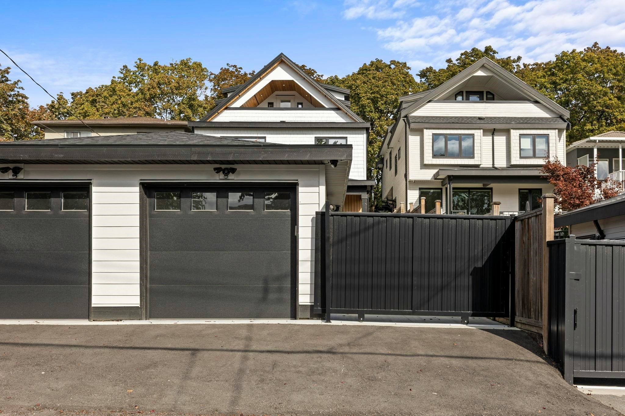 2-3576 E Pender Street, Vancouver, BC, V5K 2E3 3