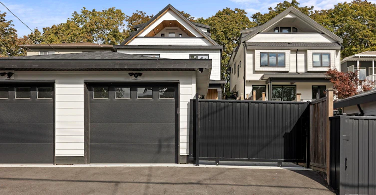 2-3576 E Pender Street, Vancouver, BC, V5K 2E3 - 3