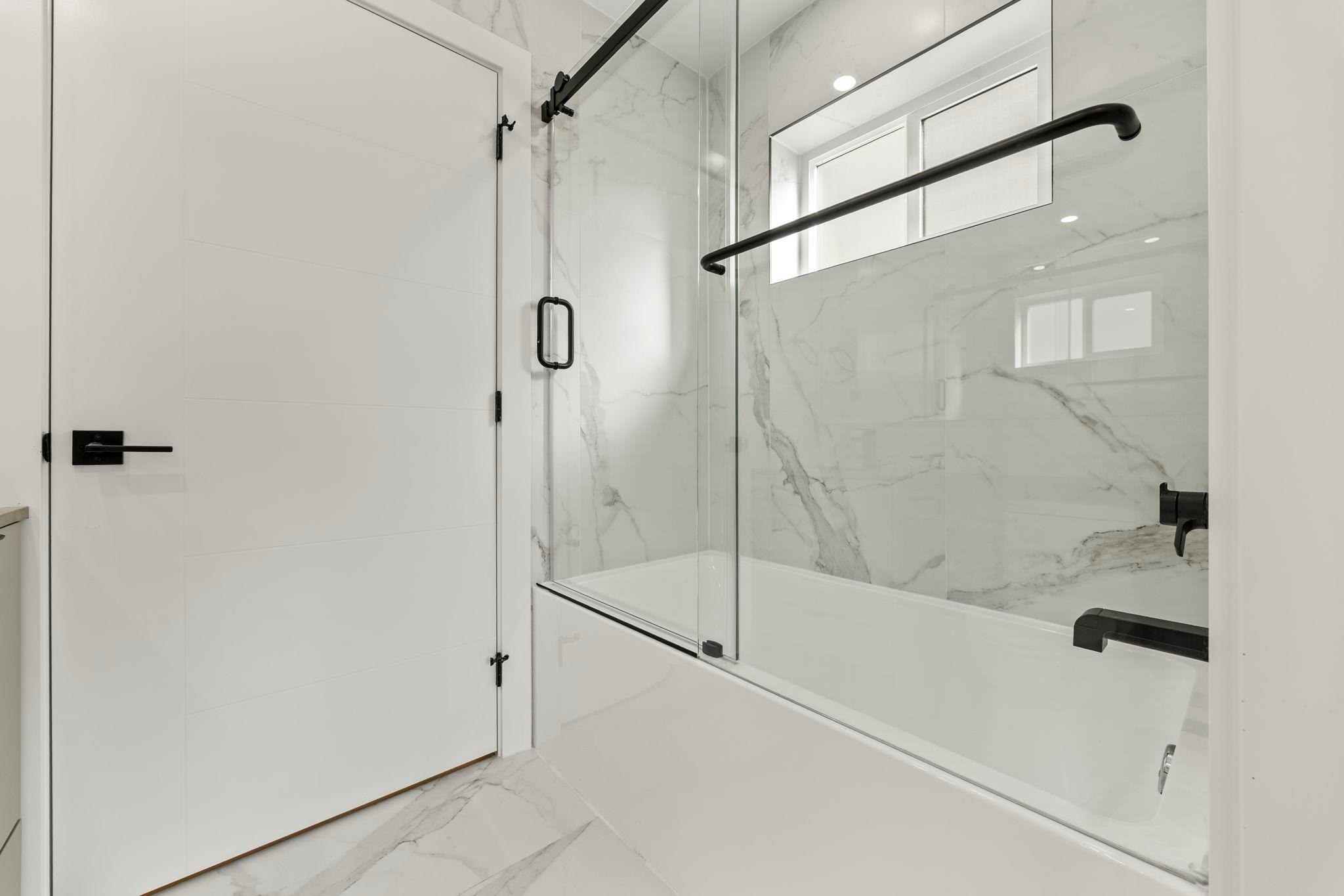 2-3576 E Pender Street, Vancouver, BC, V5K 2E3 - 11