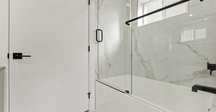 2-3576 E Pender Street, Vancouver, BC, V5K 2E3 - 11