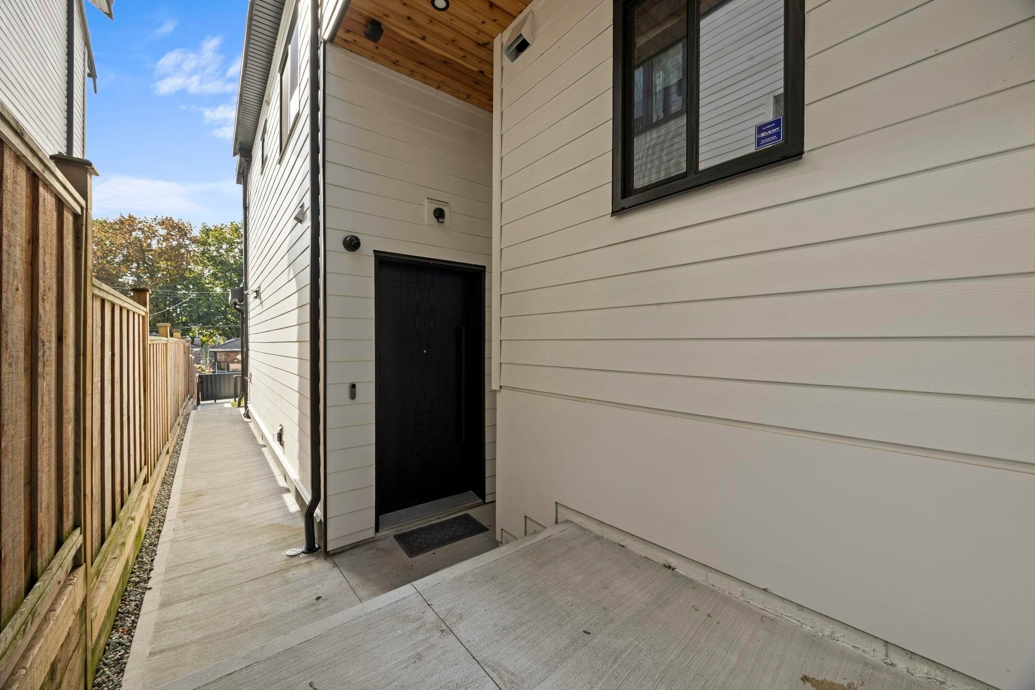 2-3576 E Pender Street, Vancouver, BC, V5K 2E3 - 31