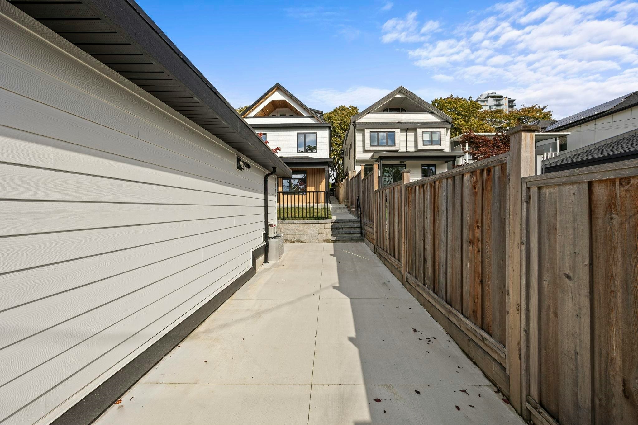 2-3576 E Pender Street, Vancouver, BC, V5K 2E3 - 30