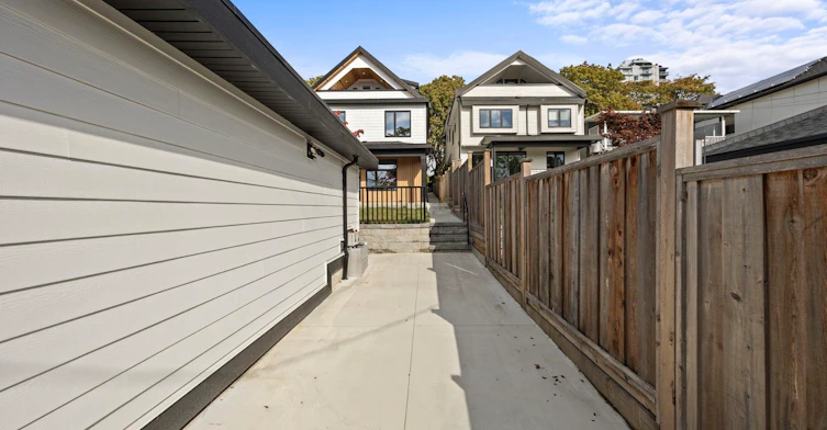 2-3576 E Pender Street, Vancouver, BC, V5K 2E3 - 30