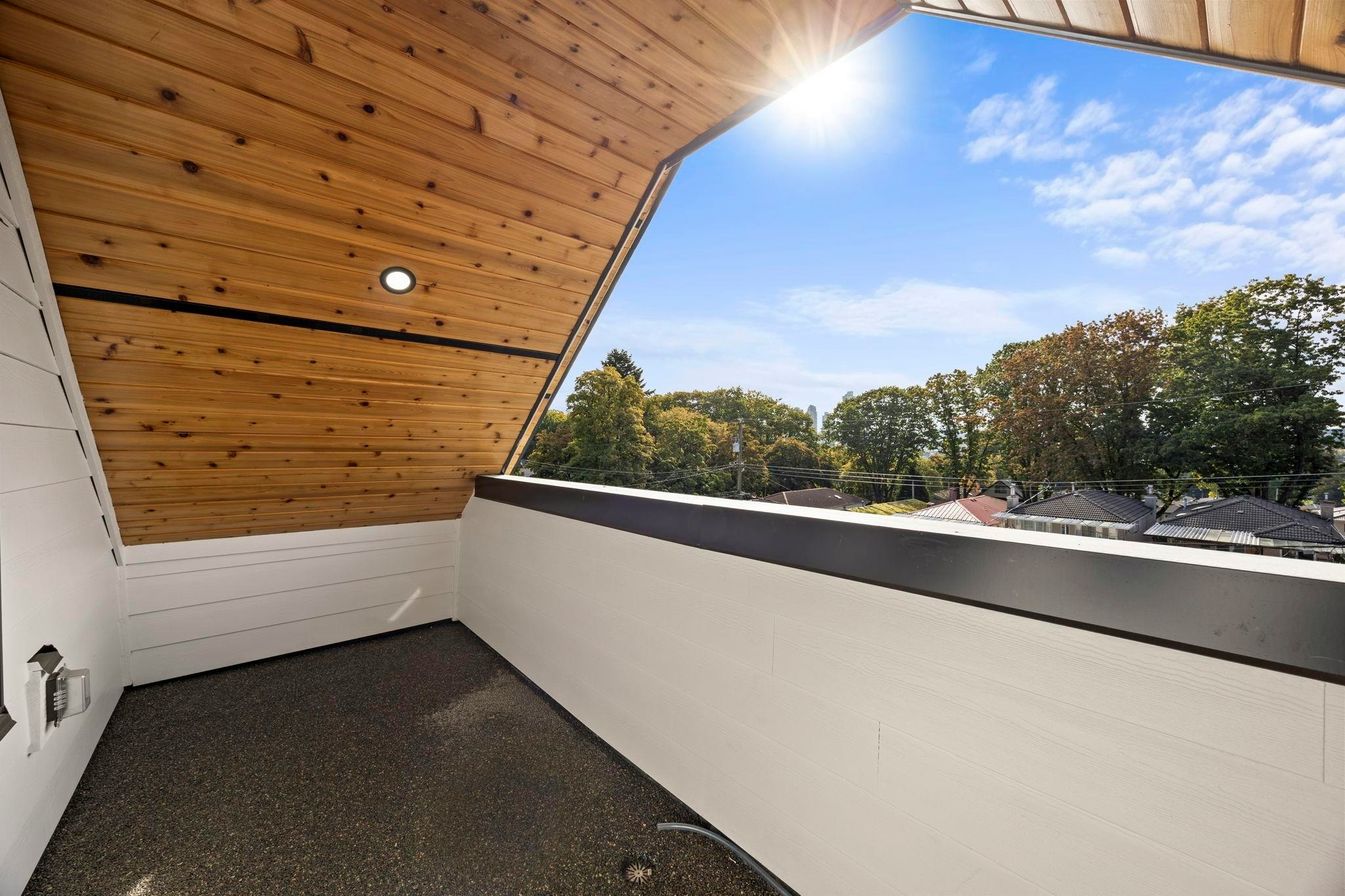 2-3576 E Pender Street, Vancouver, BC, V5K 2E3 5