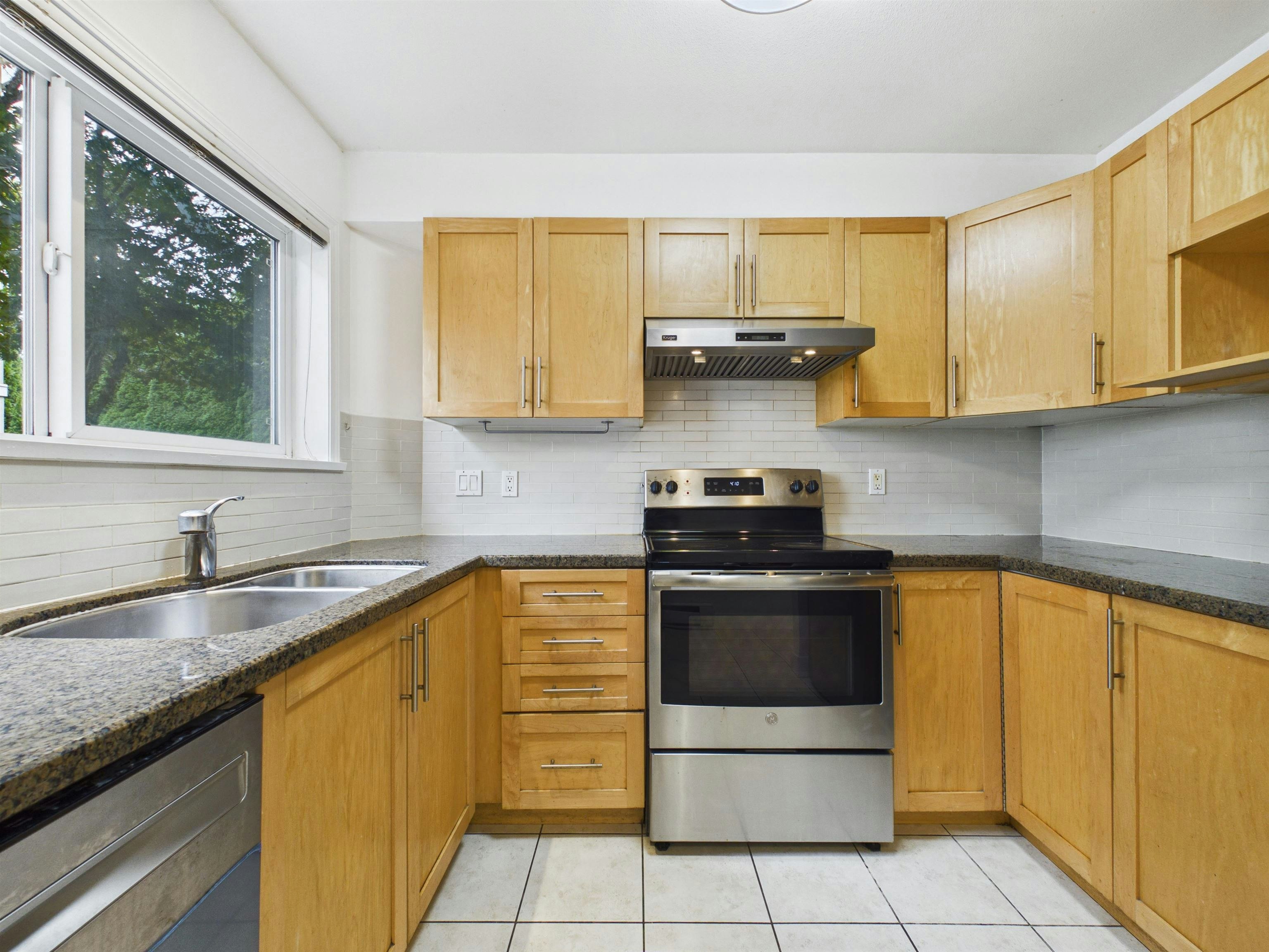 7-5525 Halley Avenue, Burnaby, BC, V5H 2R1 - 5