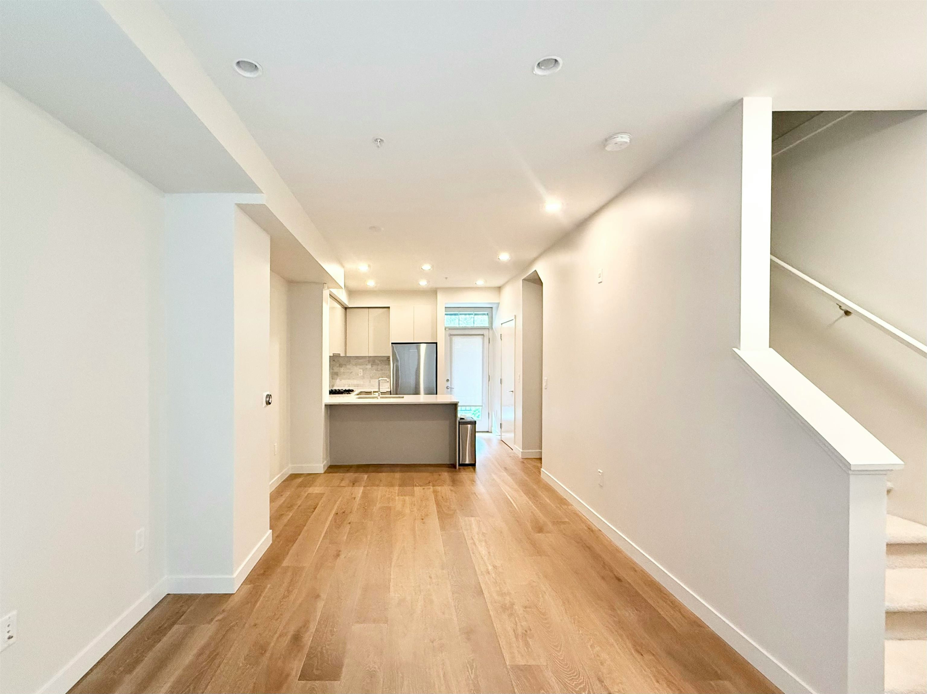 7923,  Oak Street, Vancouver, BC, V6P 0H9 4