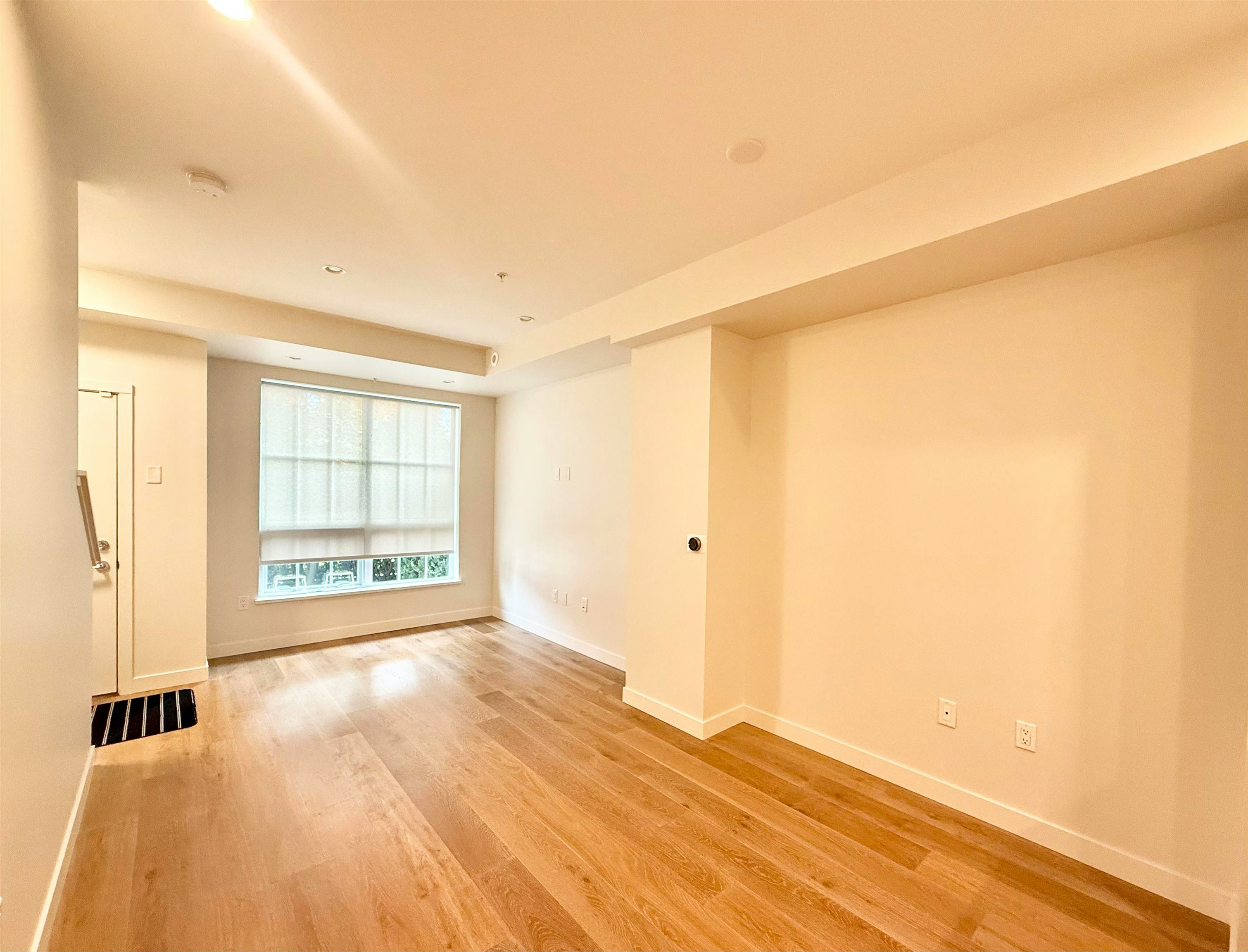 7923,  Oak Street, Vancouver, BC, V6P 0H9 2