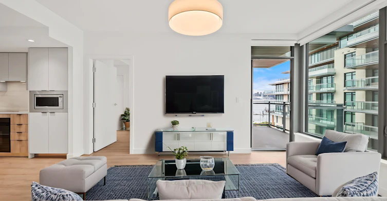 425-755 Harbourside Drive, North Vancouver, BC, V7P 0G1