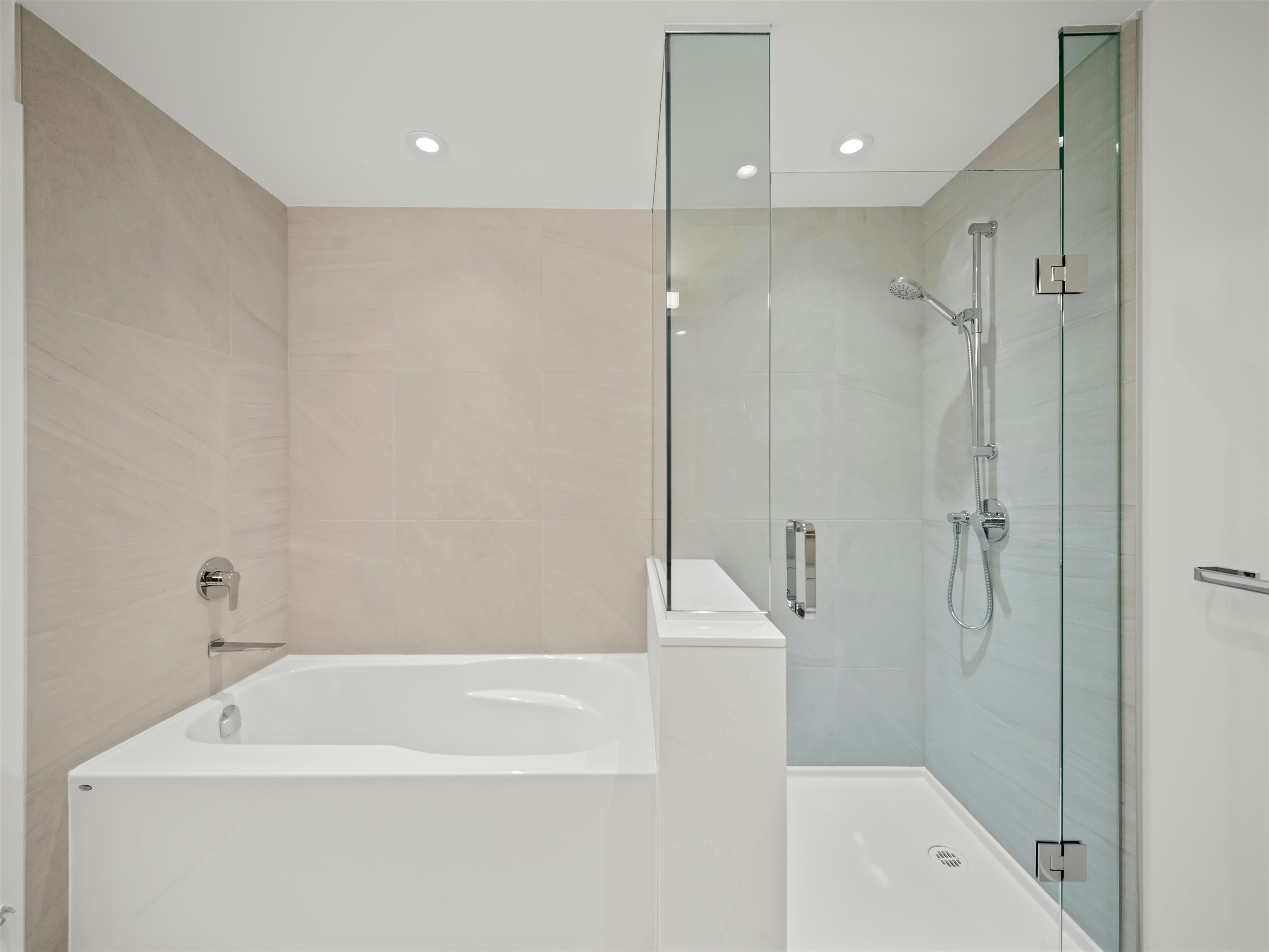 425-755 Harbourside Drive, North Vancouver, BC, V7P 0G1 - 9