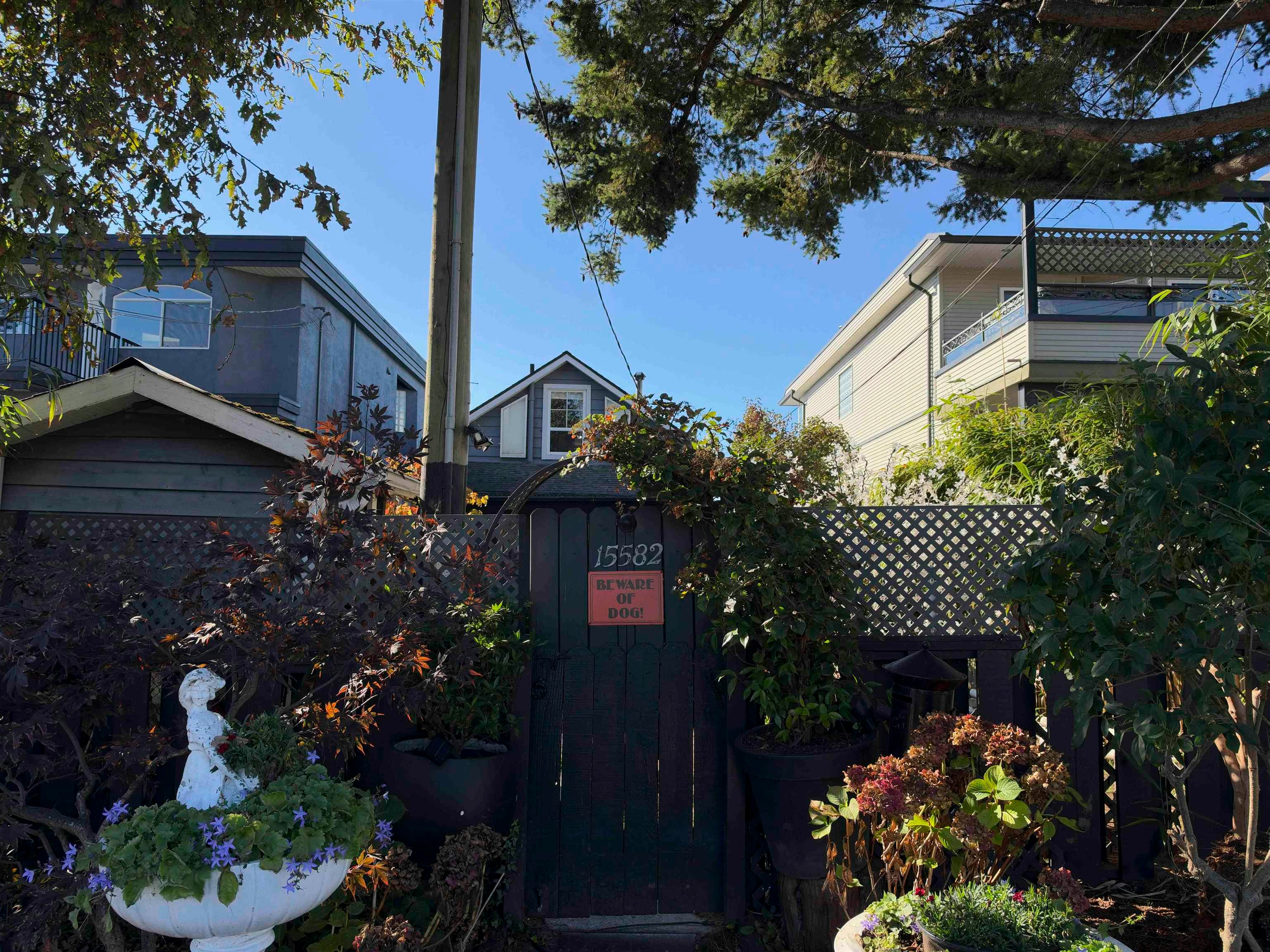 15582 Victoria Avenue, Surrey, BC, V4B 1H7