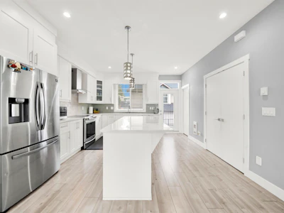 108-15170 60 Avenue - 4