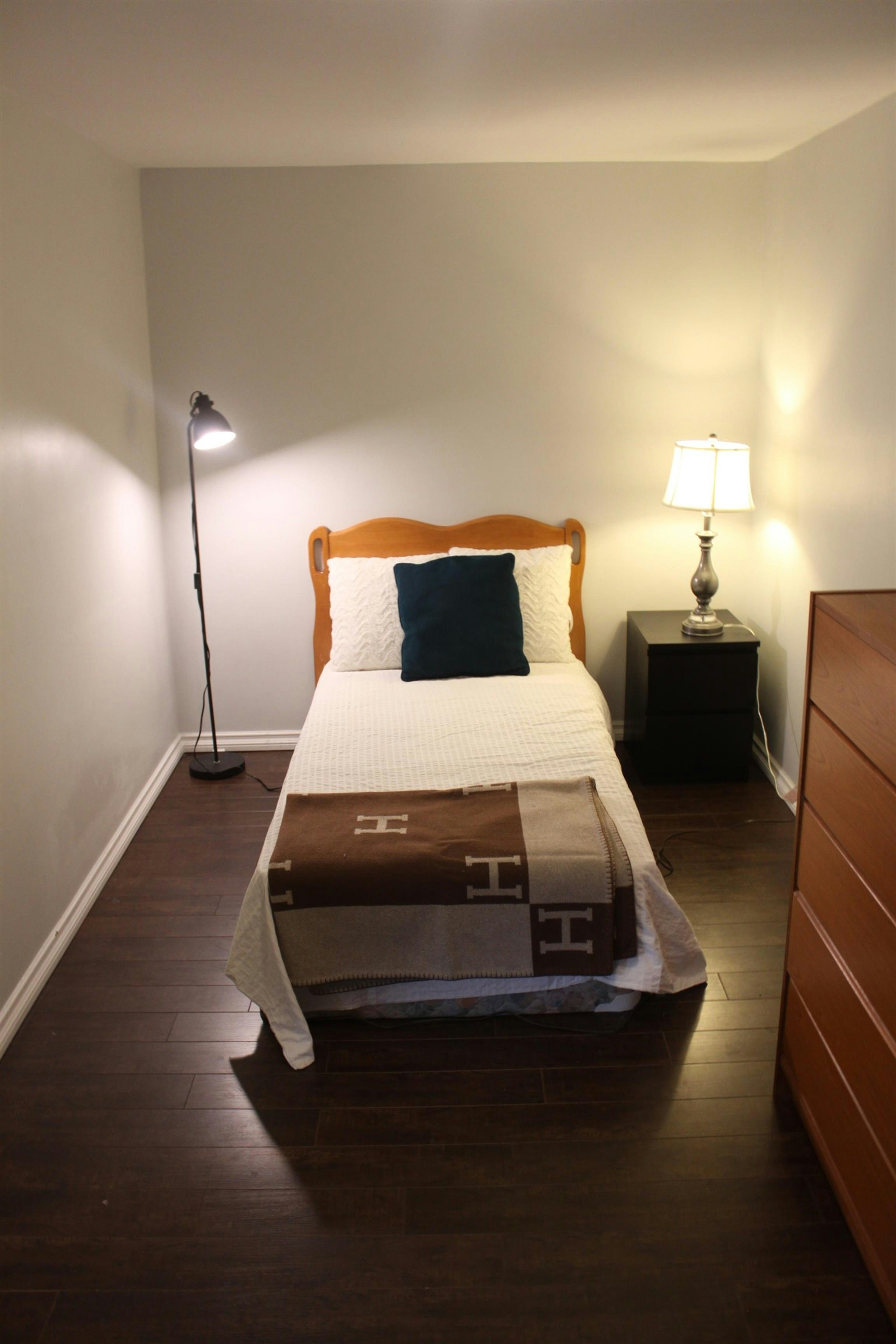 737 Robinson, Coquitlam, BC, V3J 4E9 5