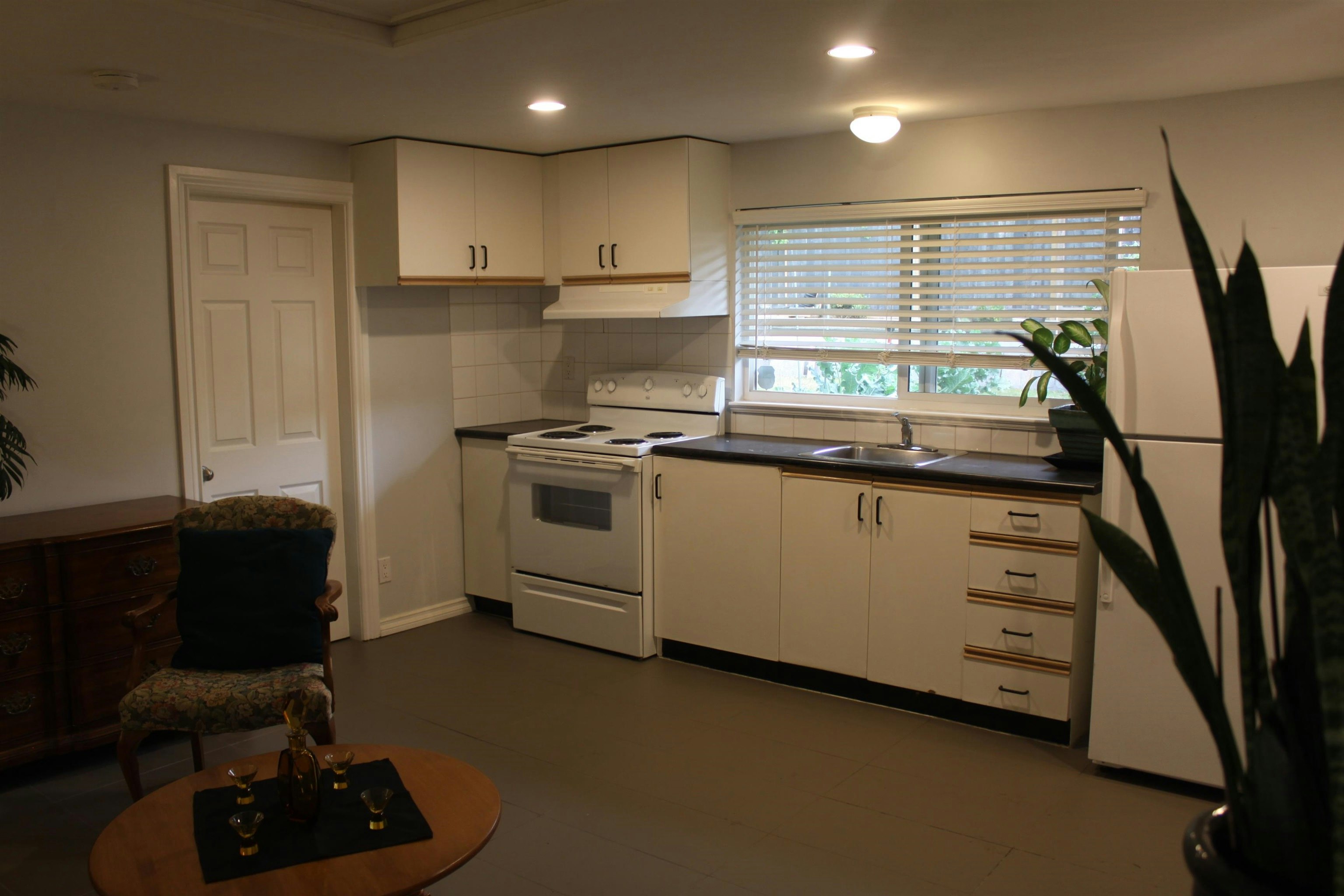 737 Robinson, Coquitlam, BC, V3J 4E9 3