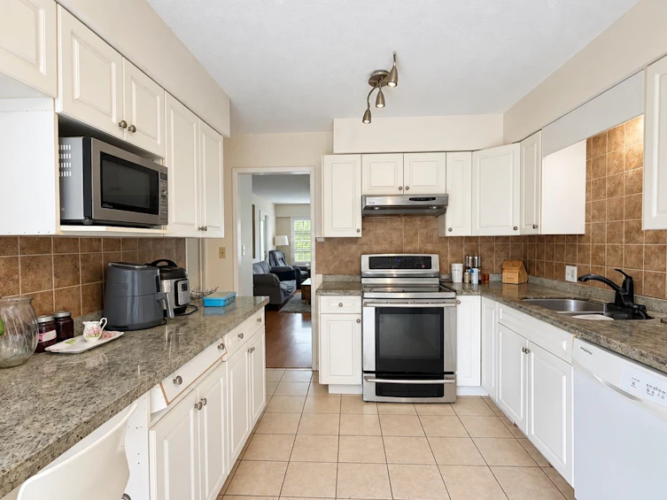 5734 49b Avenue, Delta, BC, V4K 1Z6 - 5