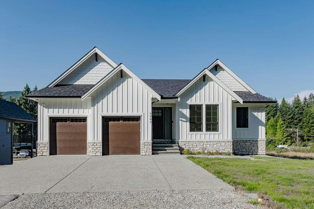 1203 Castle Road, Gibsons, BC, V0N 1V5 - 2