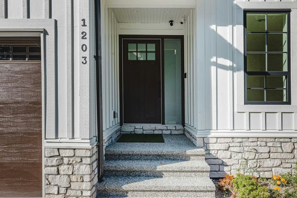 1203 Castle Road, Gibsons, BC, V0N 1V5 - 4