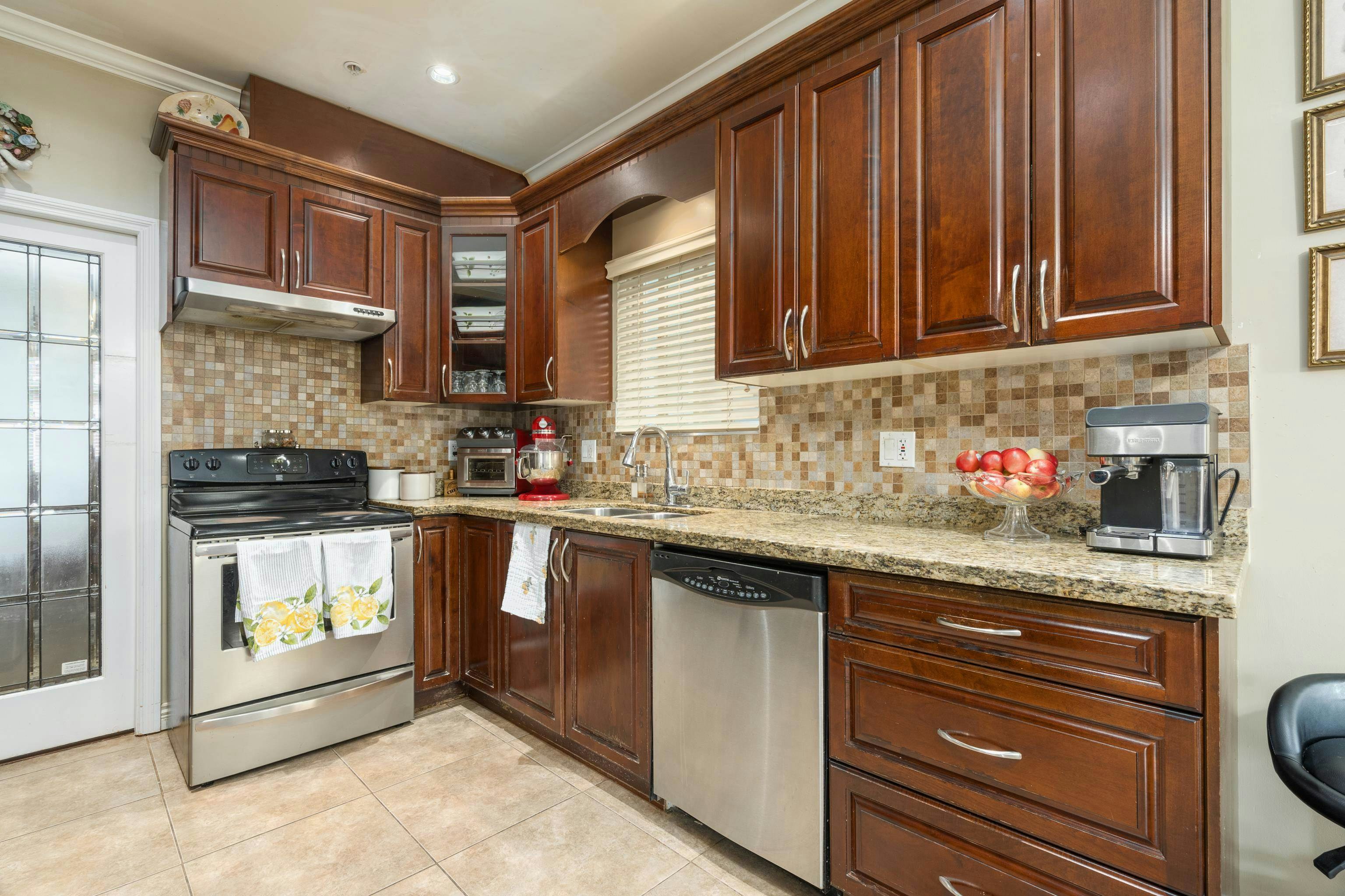 36 E 54 Avenue, Vancouver, BC, V5X 1N4 - 11