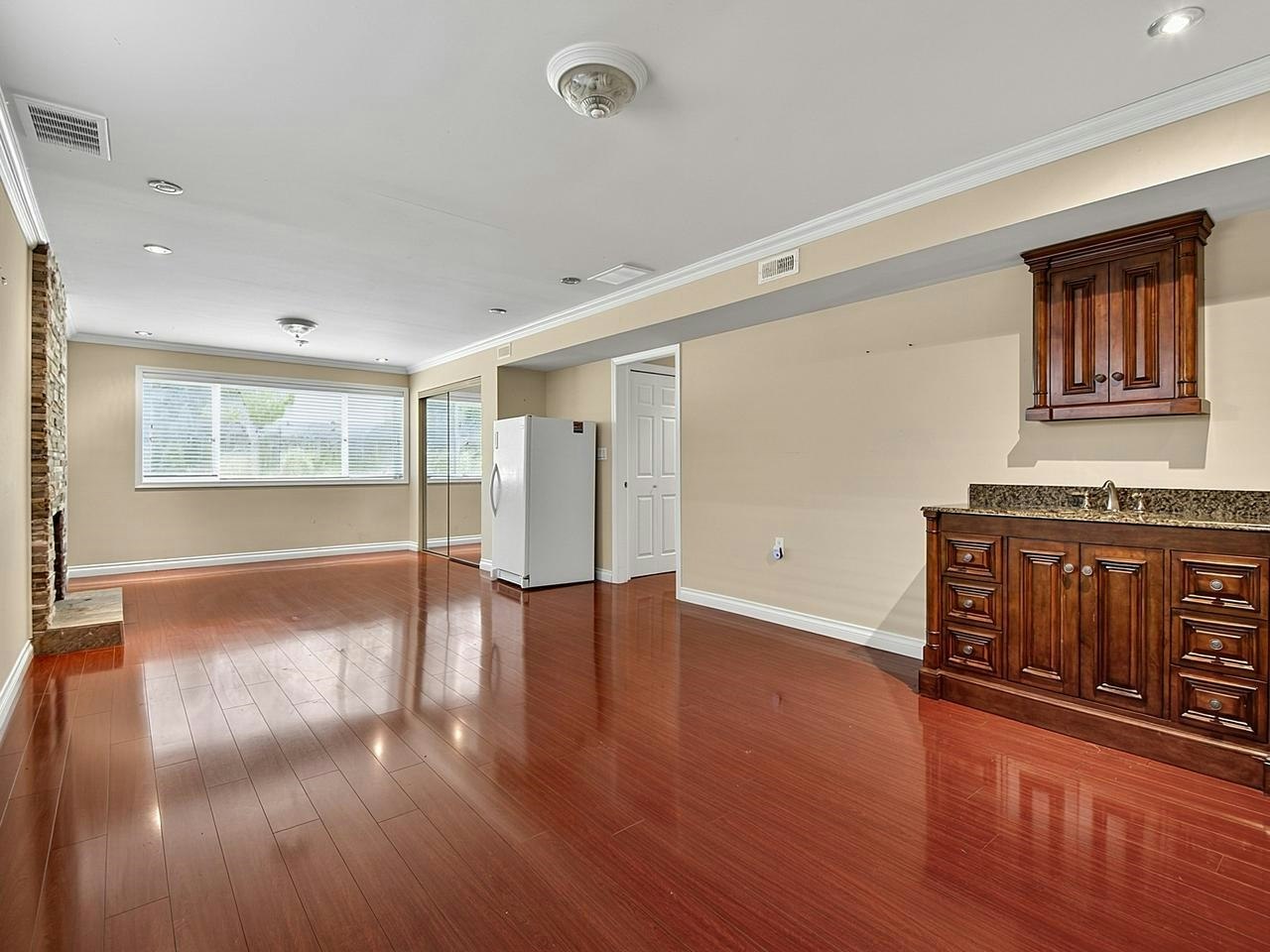 1106 Heywood Street, North Vancouver, BC, V7L 1H4 - 3