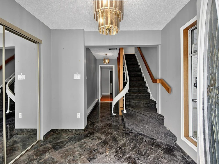 1106 Heywood Street, North Vancouver, BC, V7L 1H4 - 2