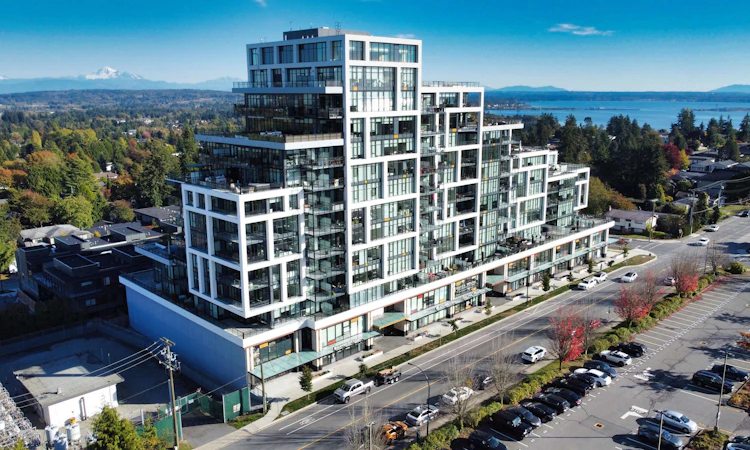 303-1526 Finlay Street