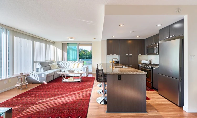 805-2232 Douglas Road