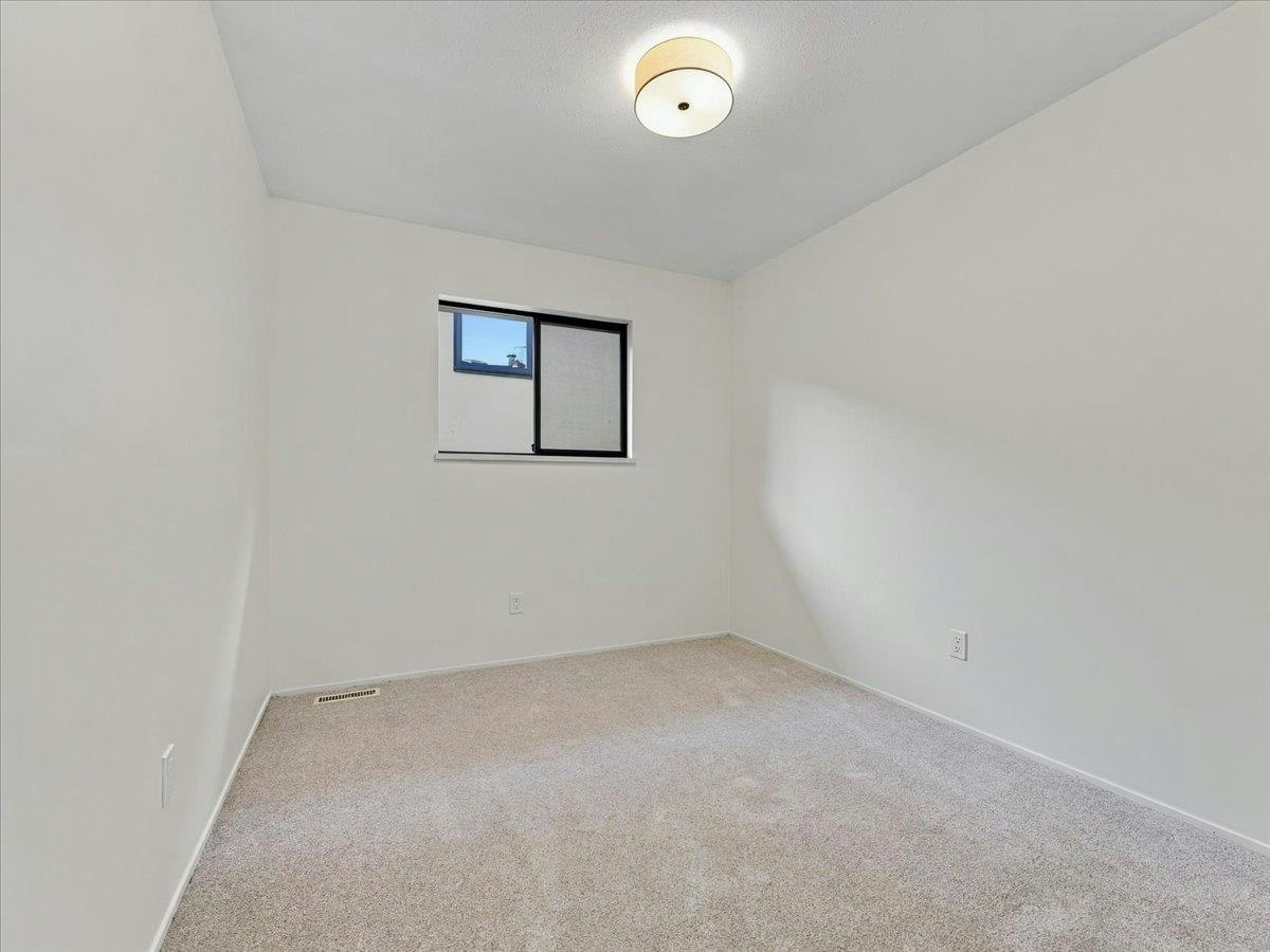 240 E 18th Street, North Vancouver, BC, V7L 2X6 - 18