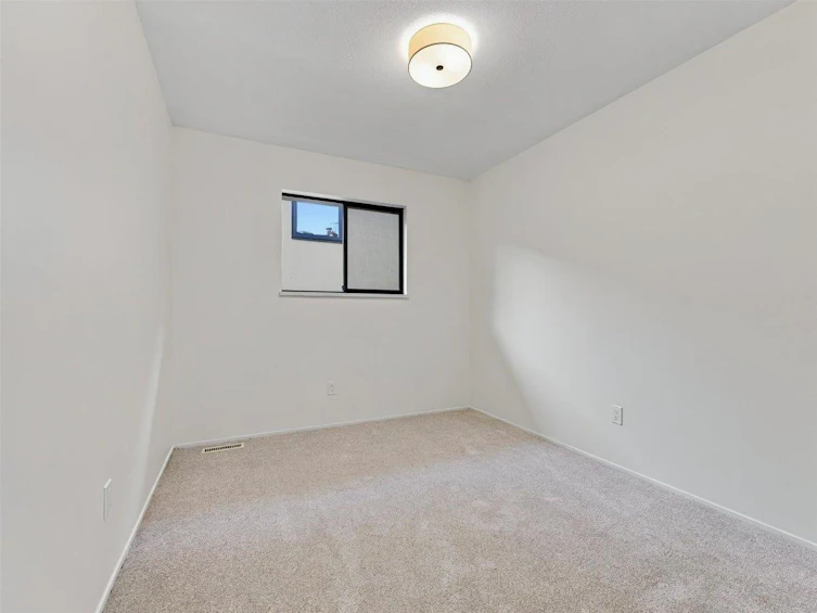 240 E 18th Street, North Vancouver, BC, V7L 2X6 - 18