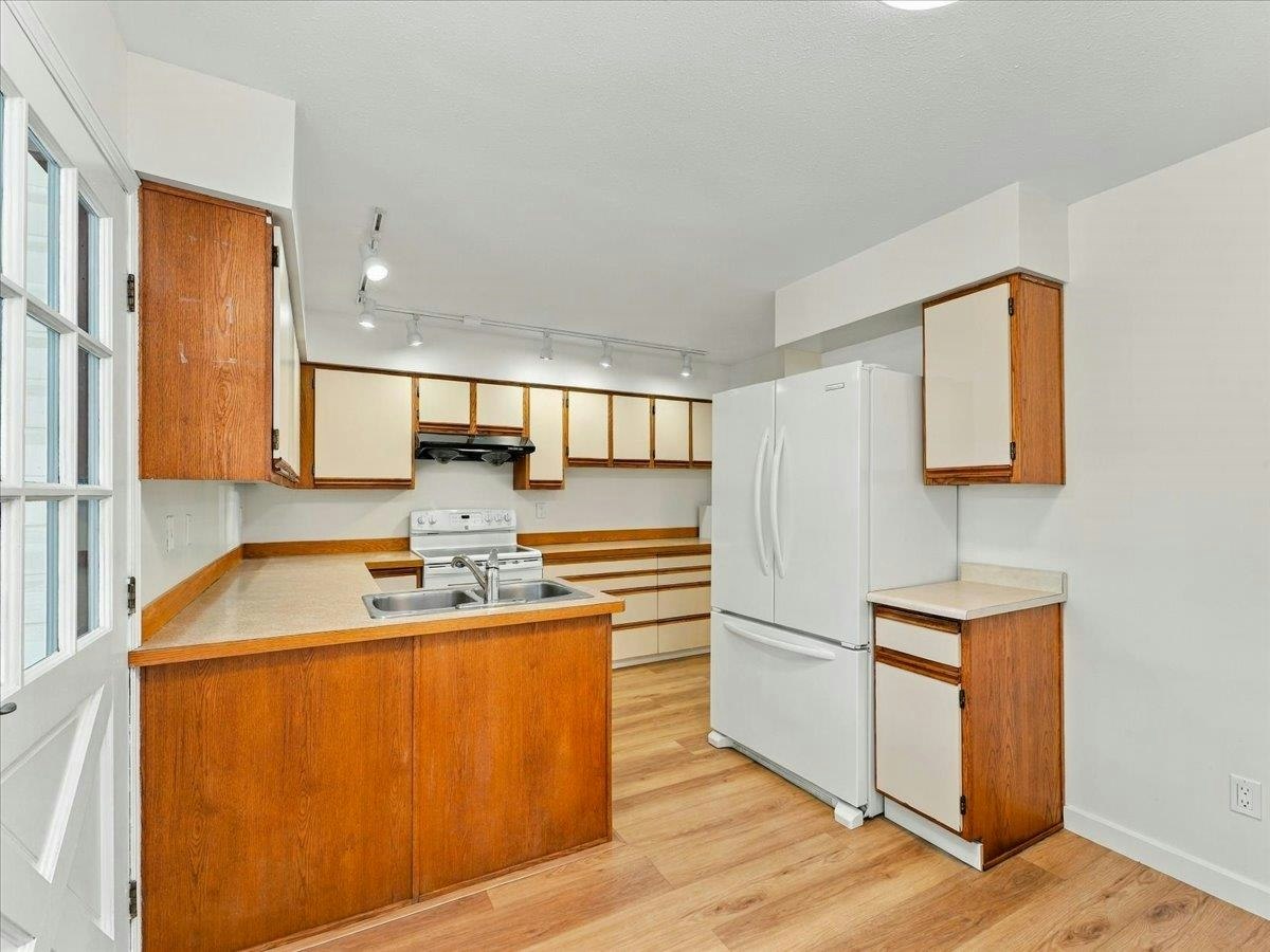 240 E 18th Street, North Vancouver, BC, V7L 2X6 - 10