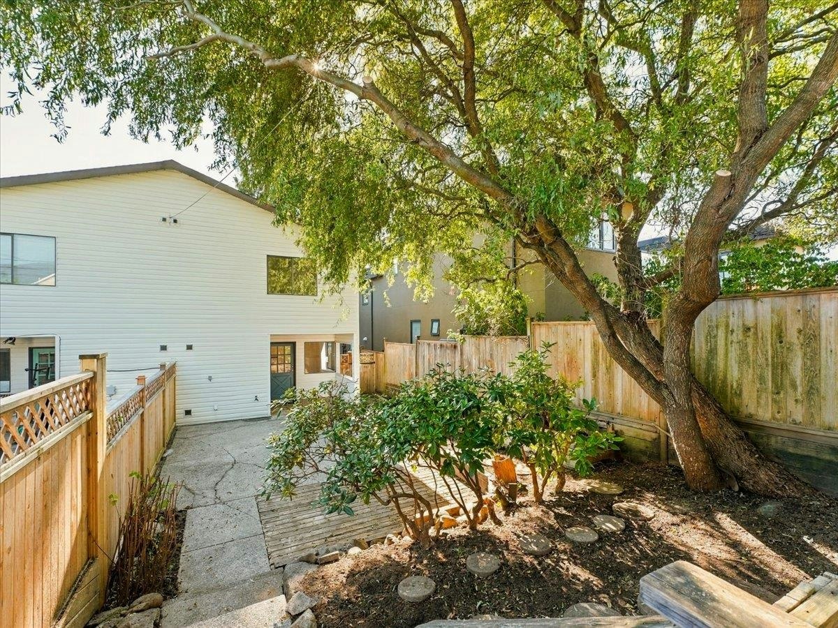 240 E 18th Street, North Vancouver, BC, V7L 2X6 - 25