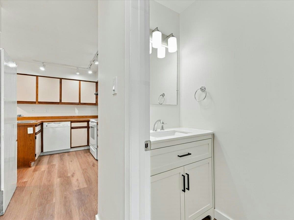 240 E 18th Street, North Vancouver, BC, V7L 2X6 - 12