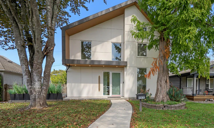 251 Douglas Crescent