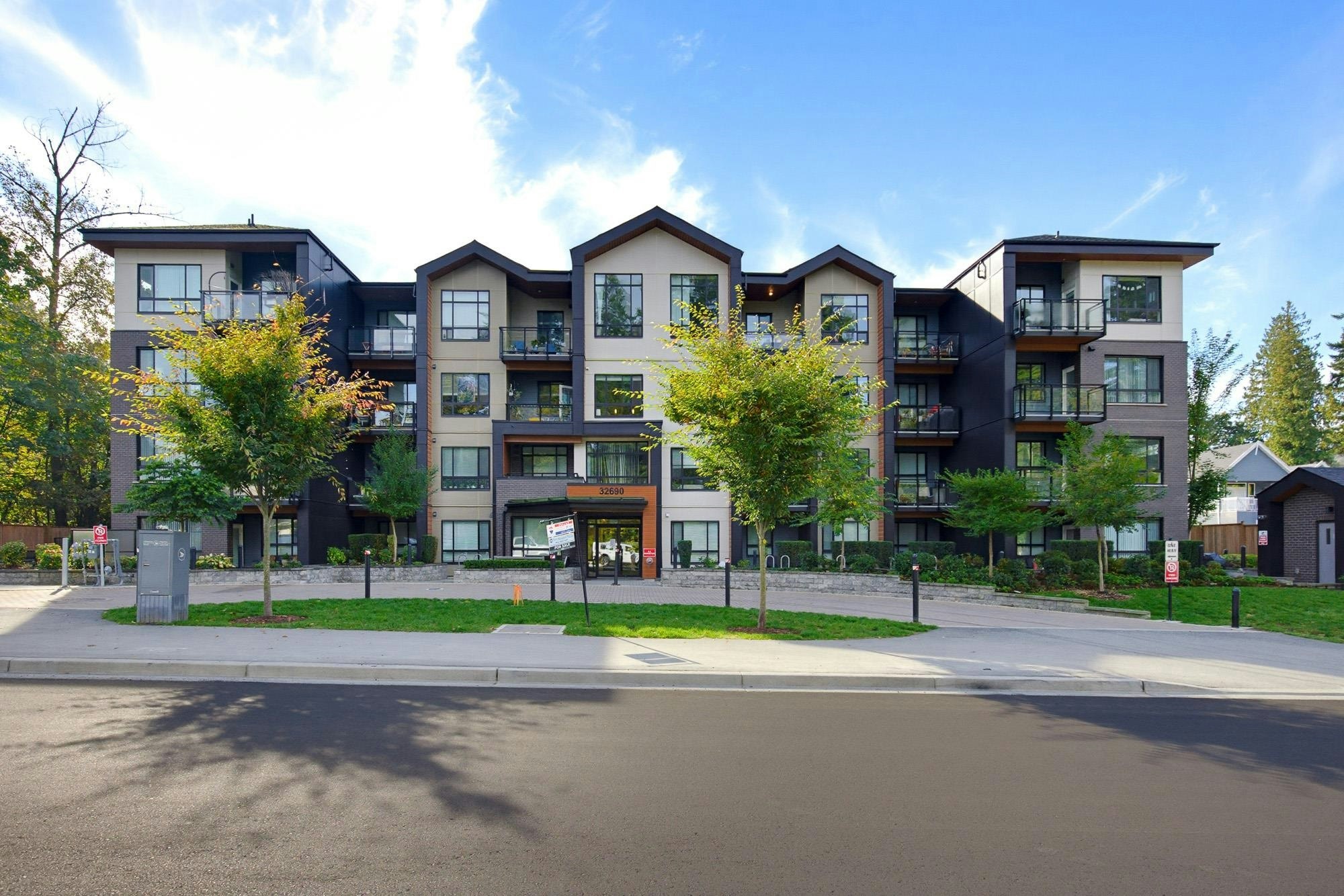 106-32690 14th Avenue - 2