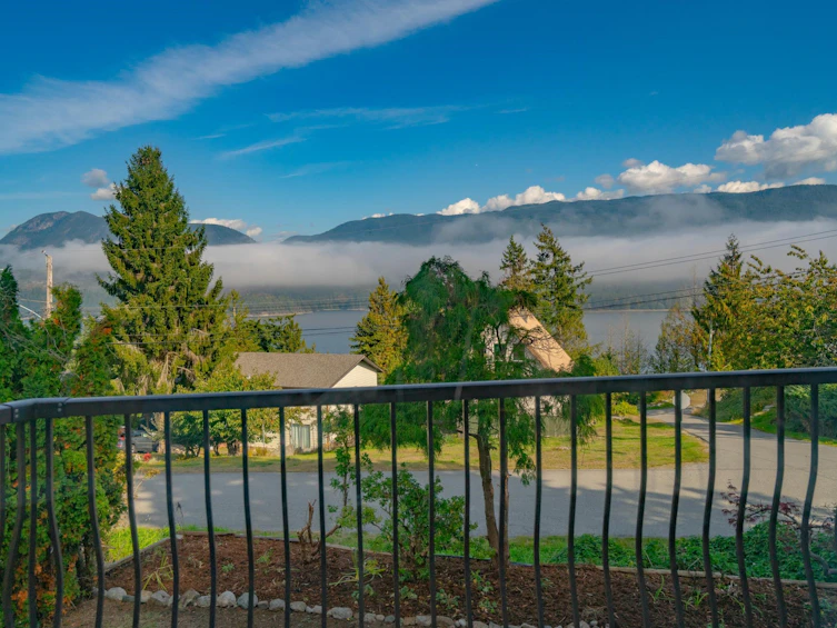 6170 Fairway Avenue, Sechelt, BC, V7Z 0L6 - 2
