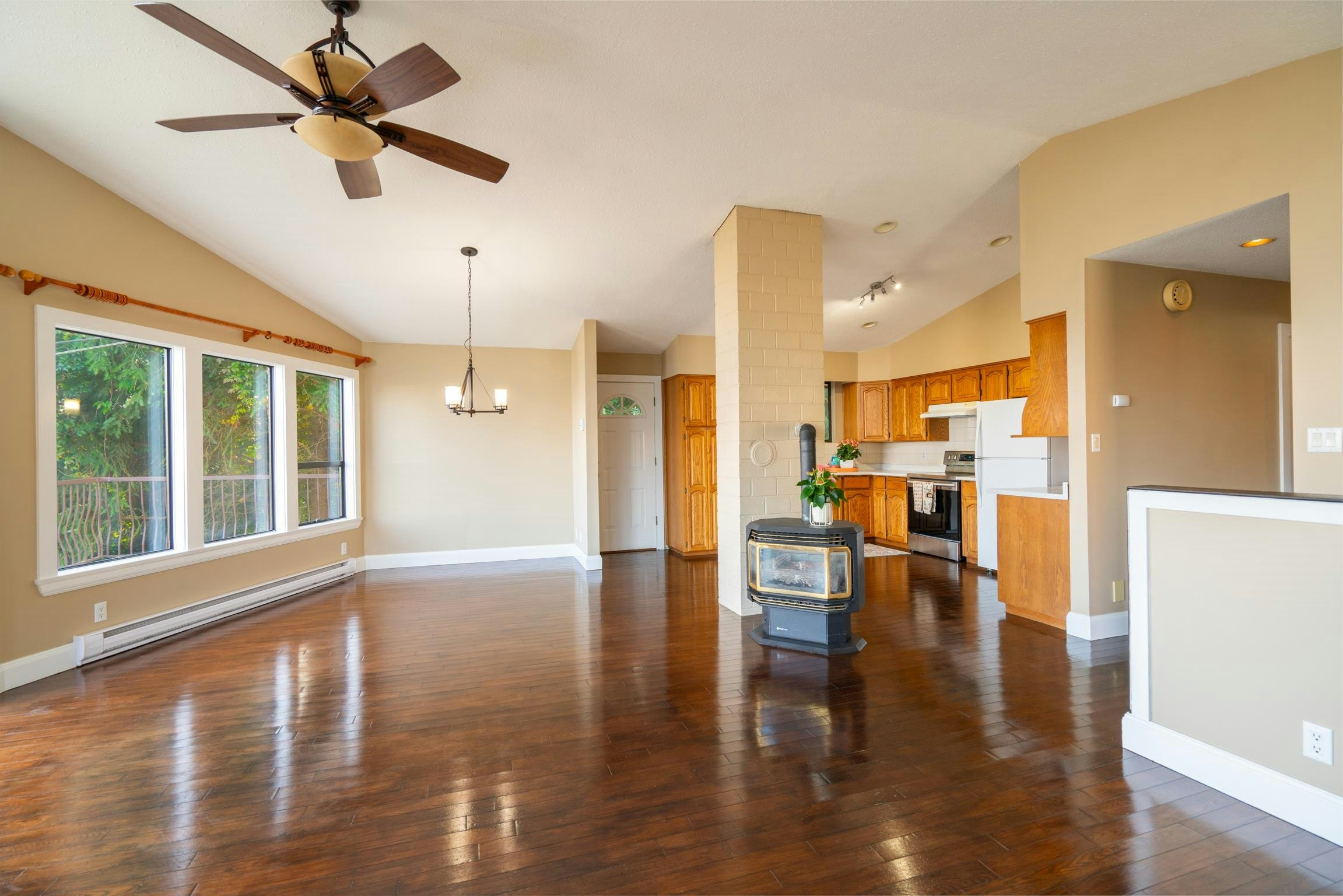 6170 Fairway Avenue, Sechelt, BC, V7Z 0L6 - 10