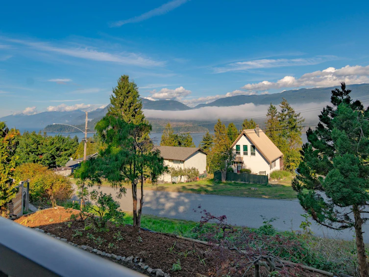 6170 Fairway Avenue, Sechelt, BC, V7Z 0L6 - 3