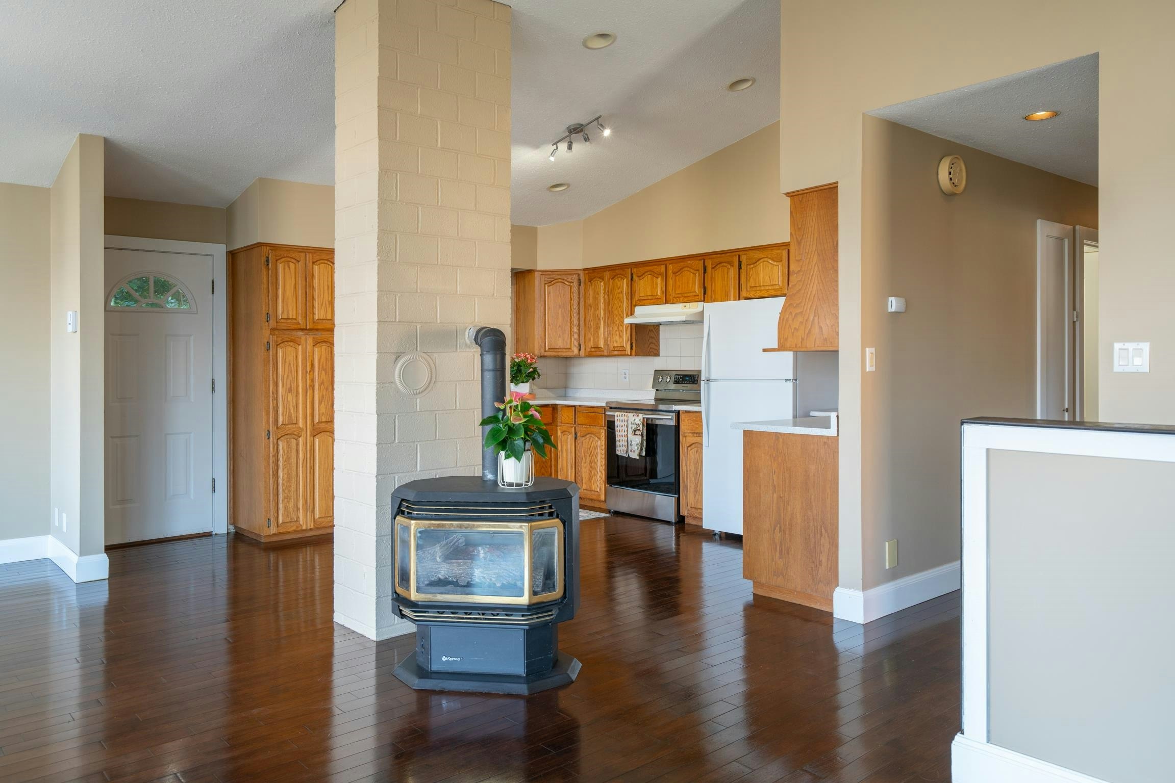 6170 Fairway Avenue, Sechelt, BC, V7Z 0L6 - 12