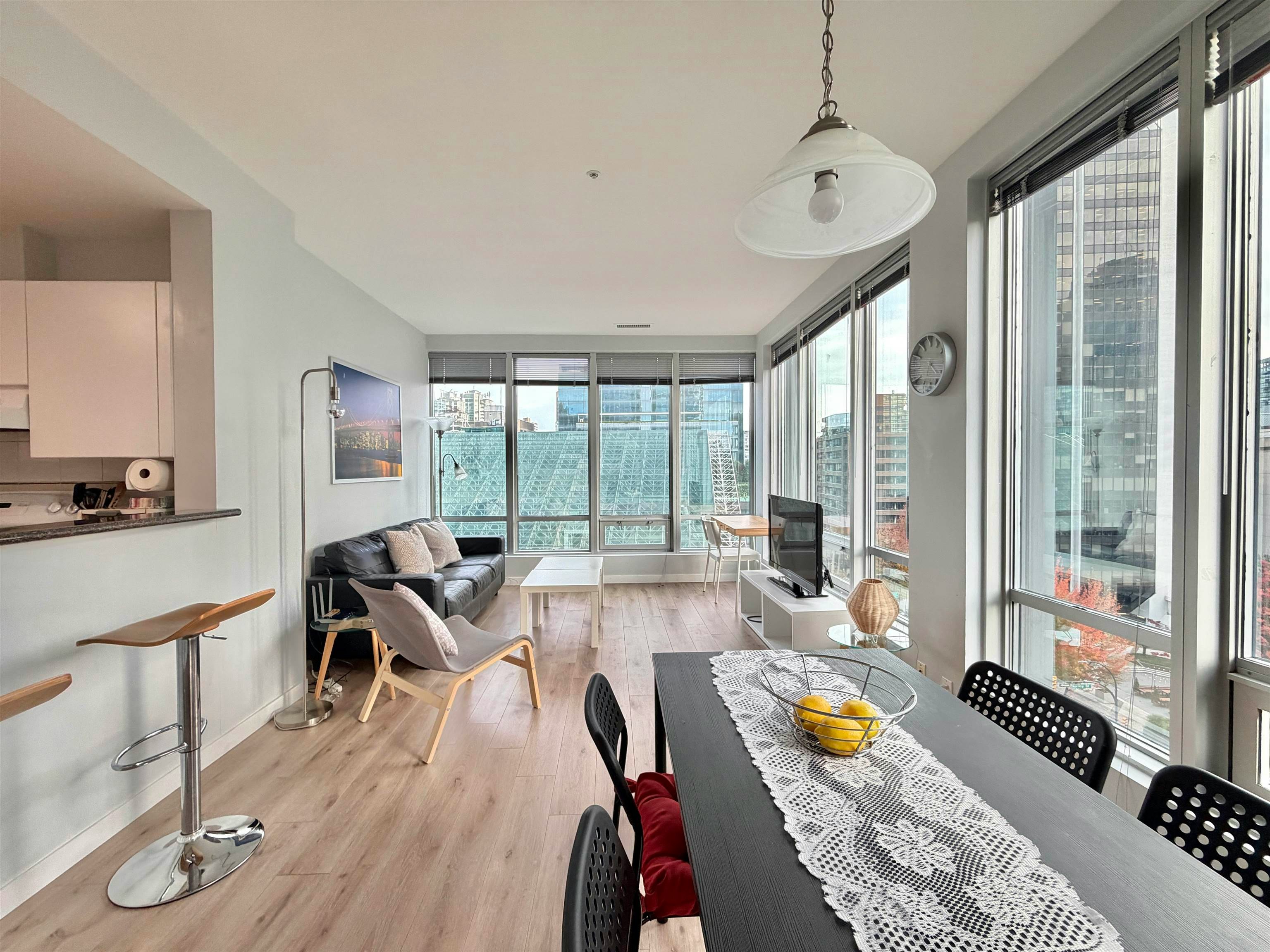 501-989 Nelson Street, Vancouver, BC, V6Z 2S1