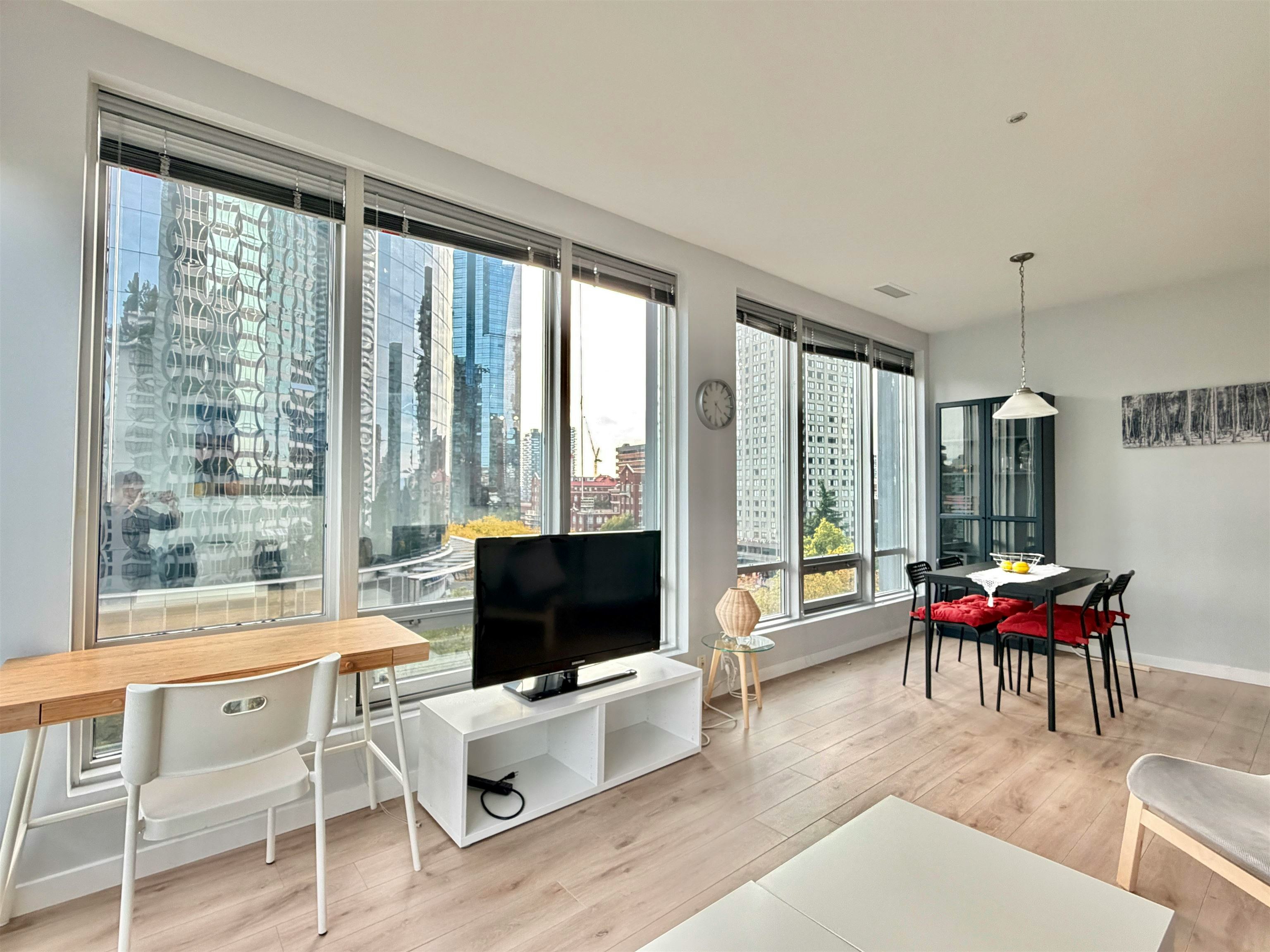 501-989 Nelson Street, Vancouver, BC, V6Z 2S1 - 2