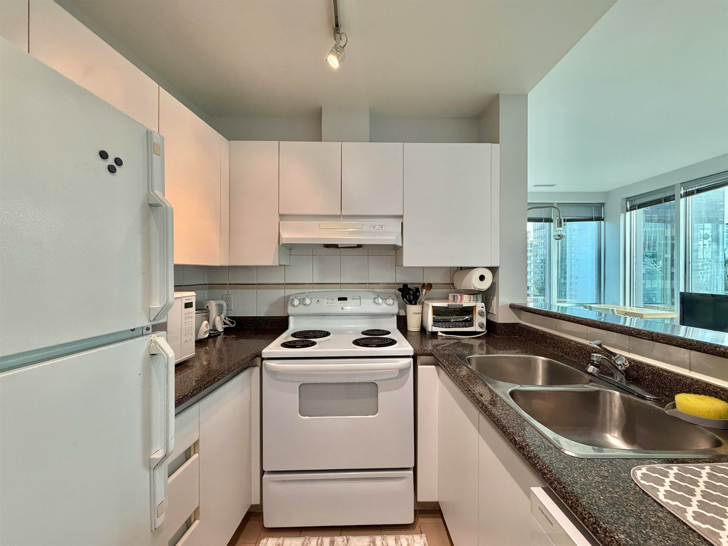 501-989 Nelson Street, Vancouver, BC, V6Z 2S1 - 4