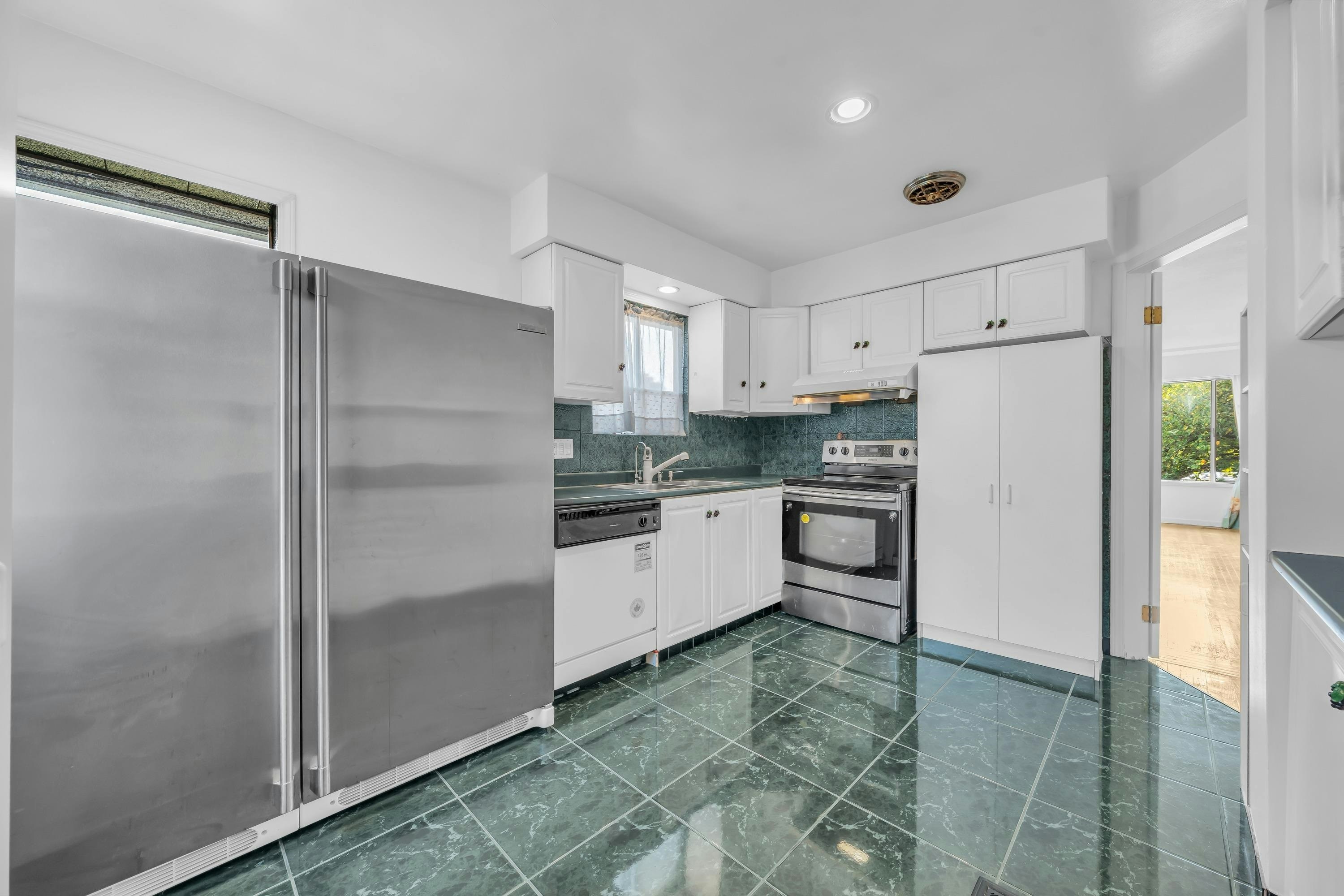 3631 Wellington Avenue, Vancouver, BC, V5R 4Z4 - 16