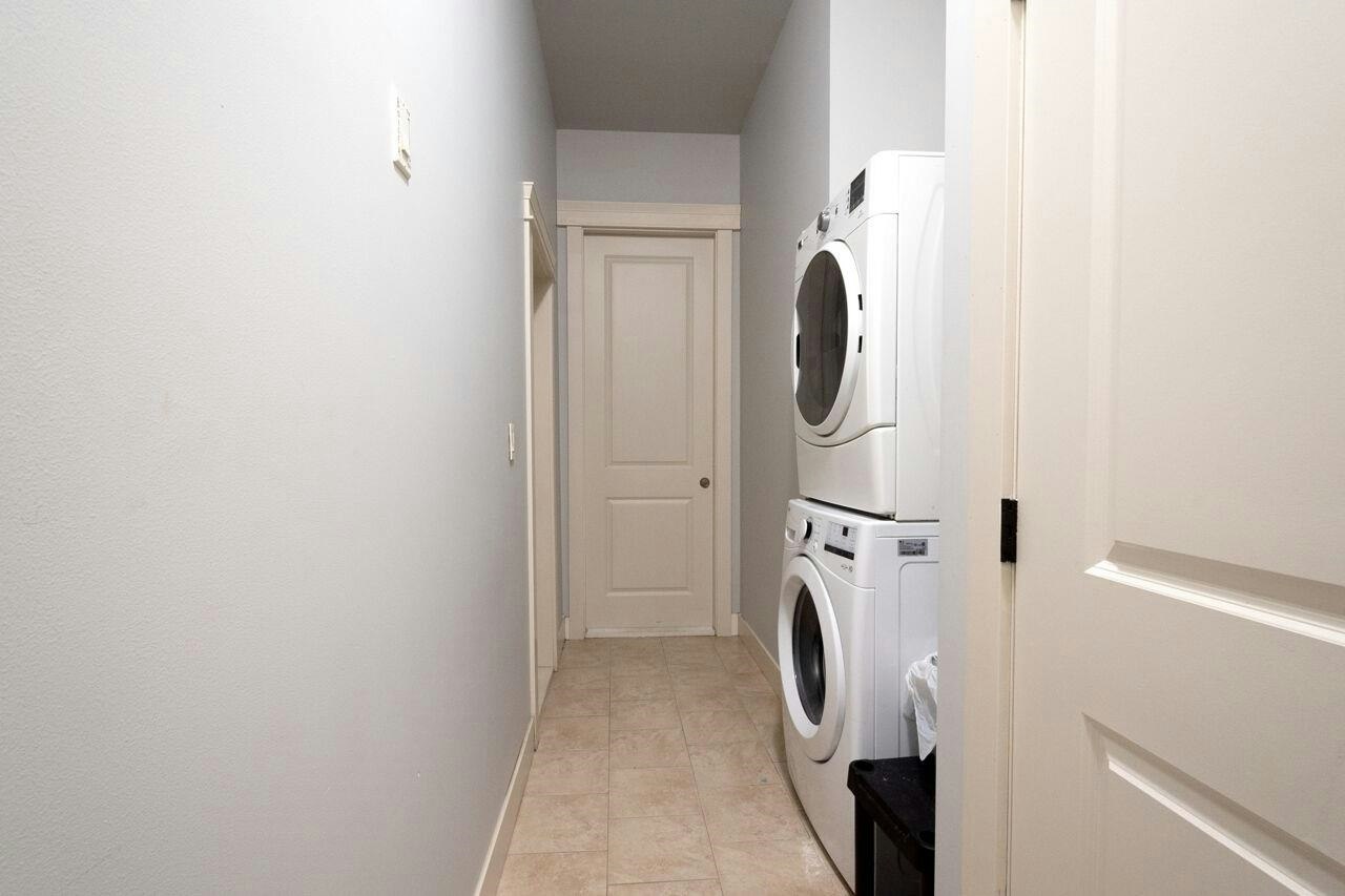 Lower Suite 2-17551 Abbey Drive, Surrey, BC, V4N 4H2 - 9