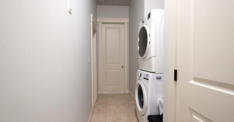 Lower Suite 2-17551 Abbey Drive, Surrey, BC, V4N 4H2 - 9