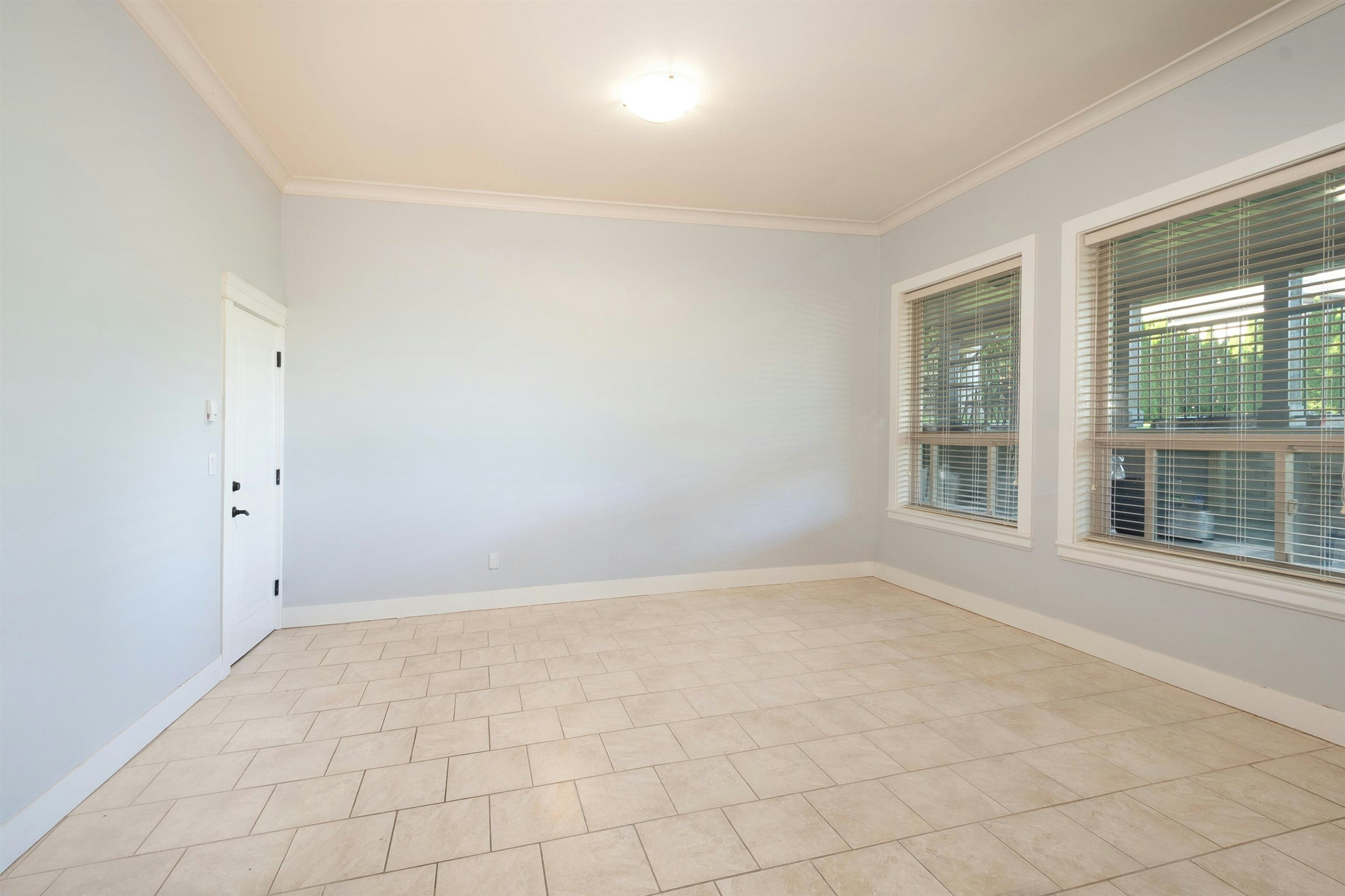 Lower Suite 2-17551 Abbey Drive, Surrey, BC, V4N 4H2 2