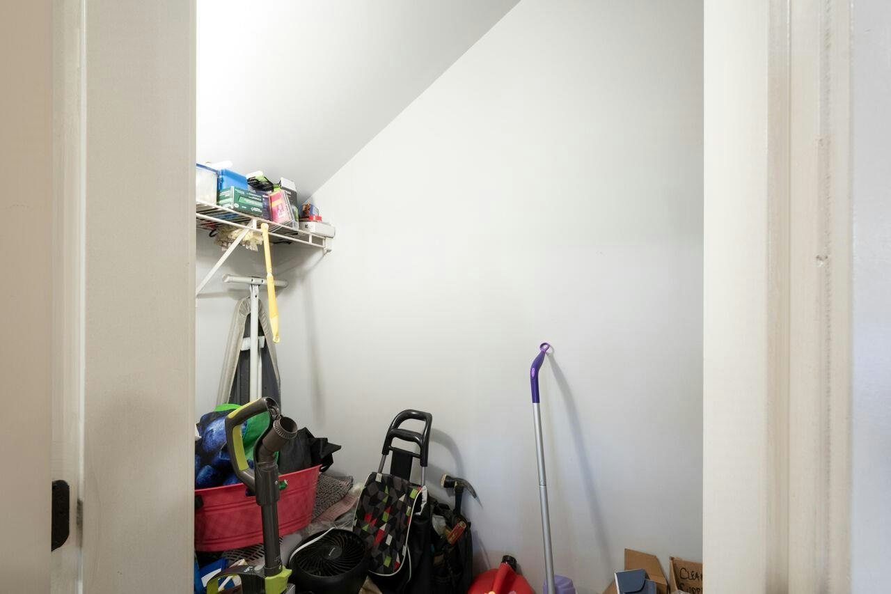 Lower Suite 2-17551 Abbey Drive, Surrey, BC, V4N 4H2 3