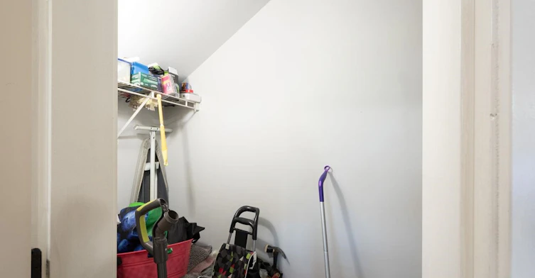Lower Suite 2-17551 Abbey Drive, Surrey, BC, V4N 4H2 - 3